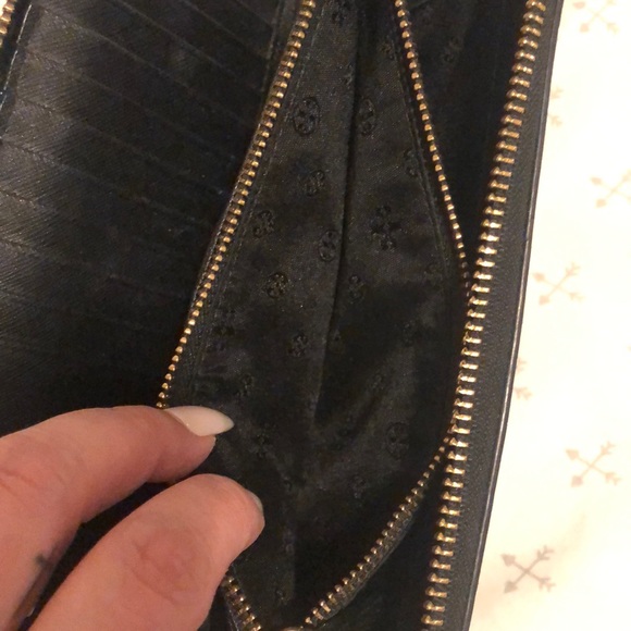 Tory Burch wristlet wallet - Picture 5 of 6